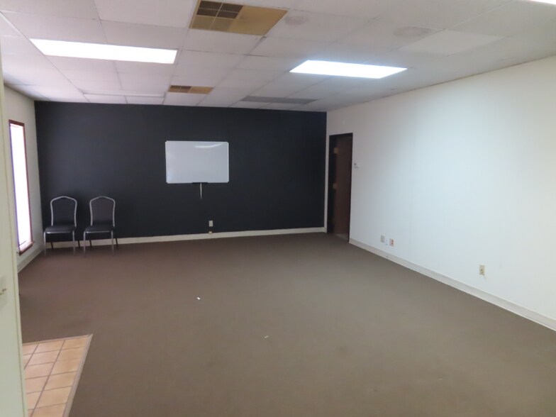 Building Photo - 4343 Ridgecrest Cir