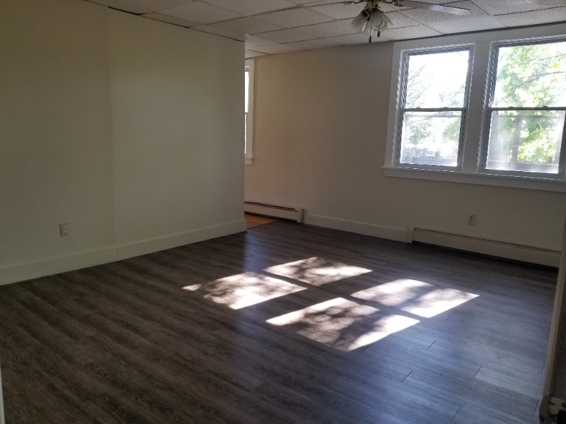 Building Photo - 127 Monomonock Rd