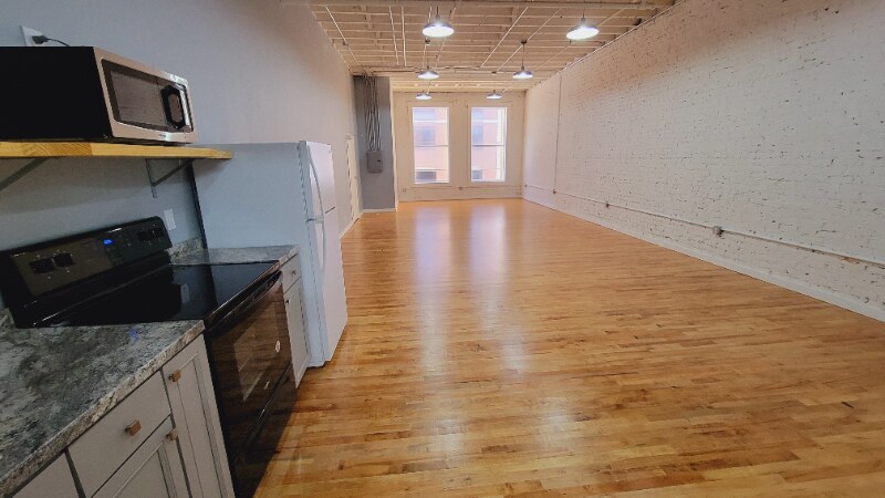 Building Photo - 722 Commerce St
