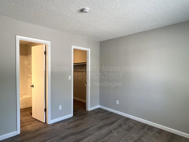 Building Photo - 2462 E Willamette Ave