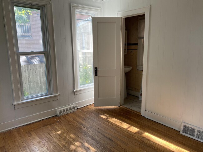 Building Photo - 201 Locust St