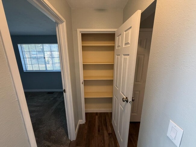 Building Photo - 65 E 600 S