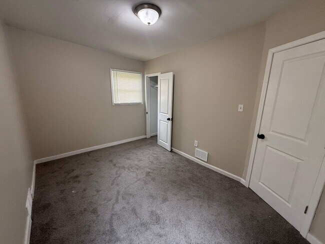 Building Photo - Renovated 3-Bedroom Home – We Welcome Sect...