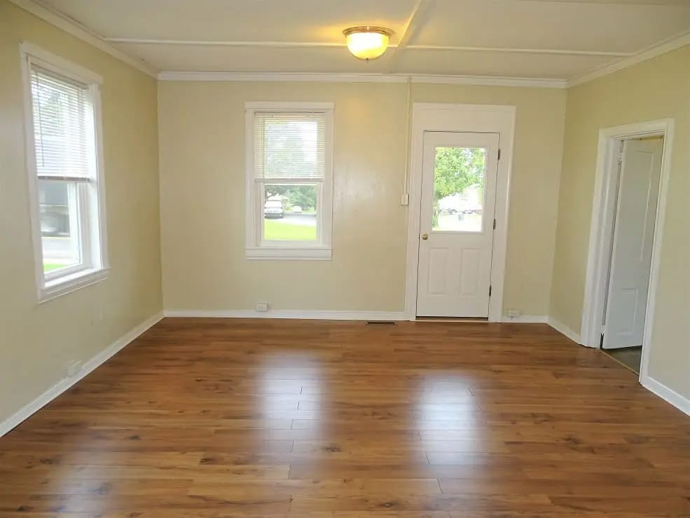 Building Photo - 145 E Main St