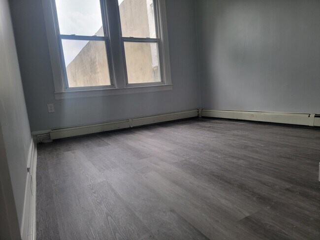 Building Photo - 291 Cator Ave