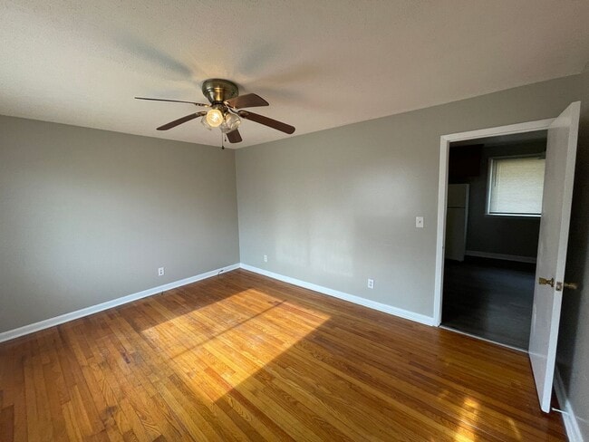 Building Photo - 3/1 House Available Now