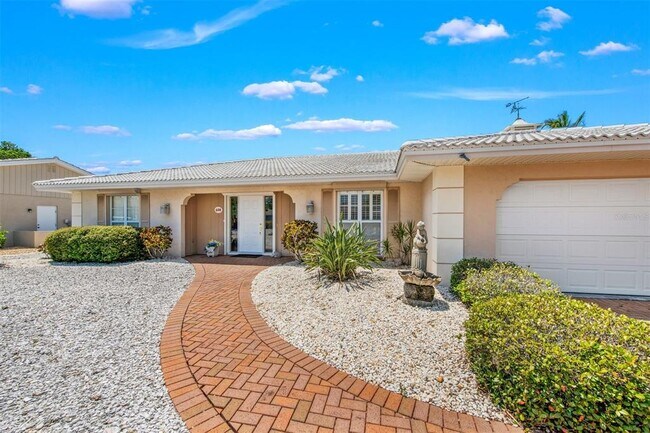 Building Photo - 614 Gladstone Ln