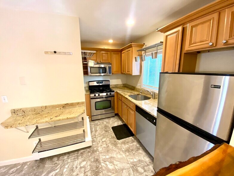 Building Photo - 9 Arthur Ter