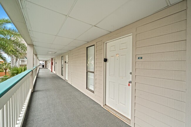 Building Photo - 6102 Seawall Blvd