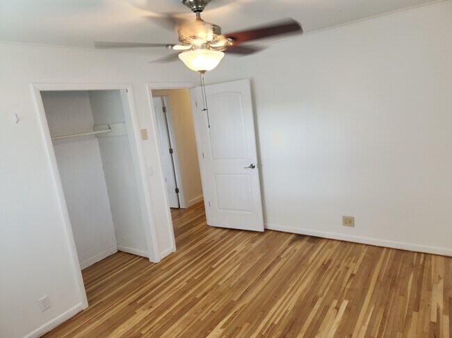 Building Photo - 114 Maureen Dr