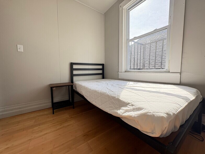 Building Photo - 5847 Nicholson St