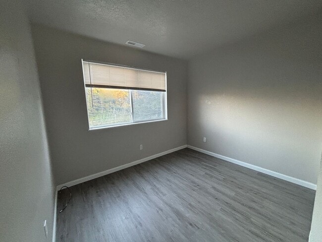 Building Photo - 3 Bedroom 3 Bath House *Move in special $1,000 off first months rent*