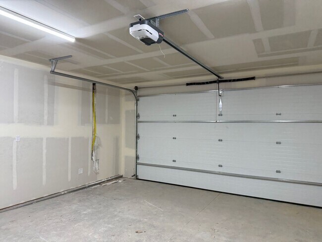 Building Photo - Brand New 4 bedroom, 2 bath, 2 car garage home