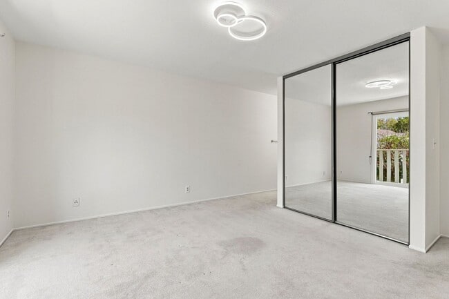 Building Photo - 10893 Northfield Square