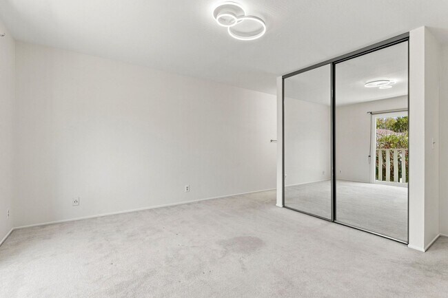 Building Photo - Northpoint Townhome