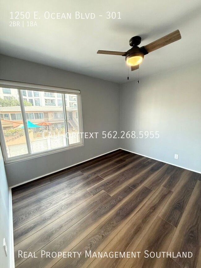 Building Photo - Two Bedroom Condo with Parking on the Beach!