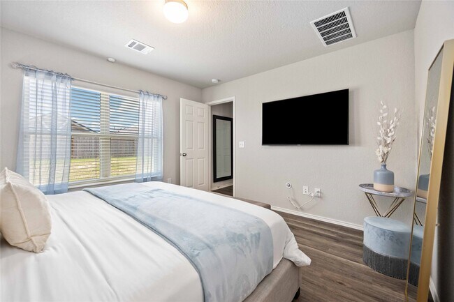 Building Photo - 10527 Meadow Saffron Dr