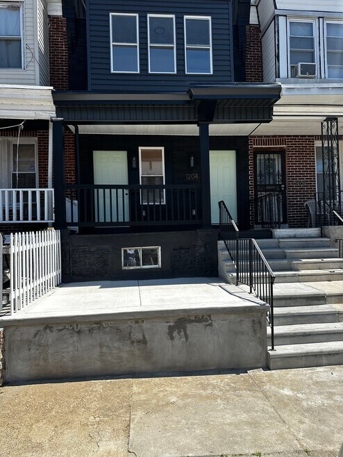 Building Photo - 1204 E Stafford St