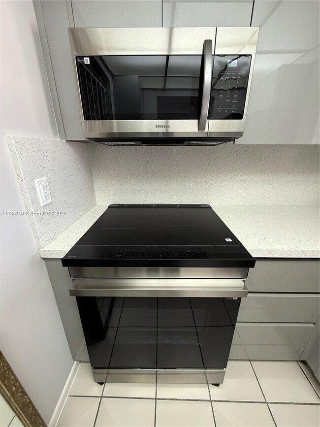 Building Photo - 6820 W Flagler St