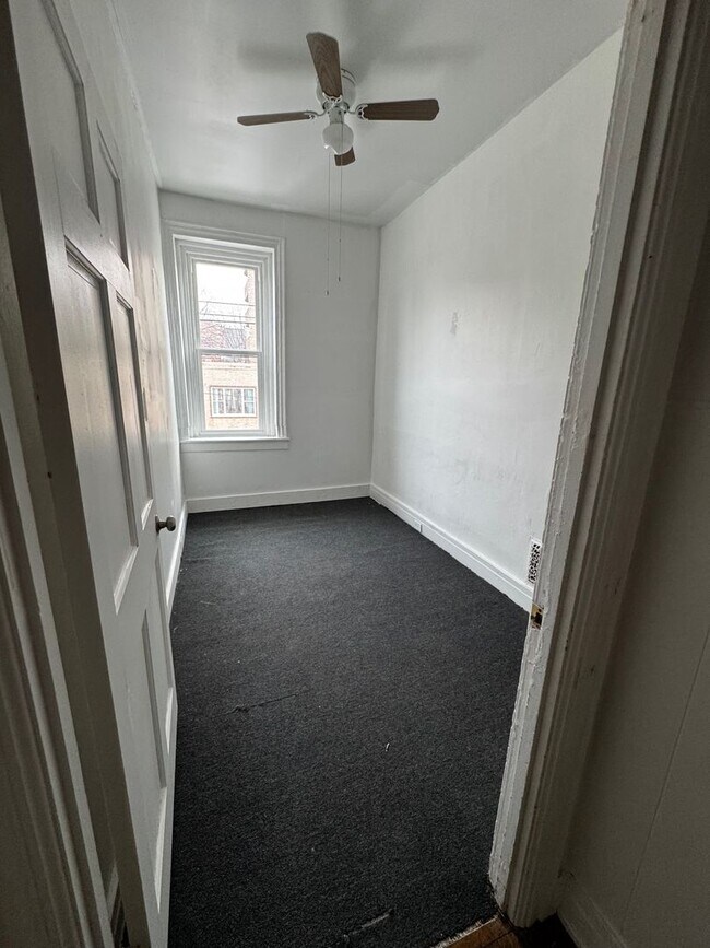 Building Photo - 4 Bedroom Row Home-39 N 10th St, Lebanon, PA