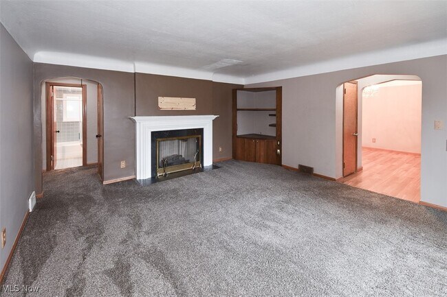 Building Photo - 21775 Hillsdale Ave