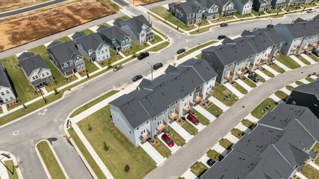 Building Photo - 634 Gimari Dr