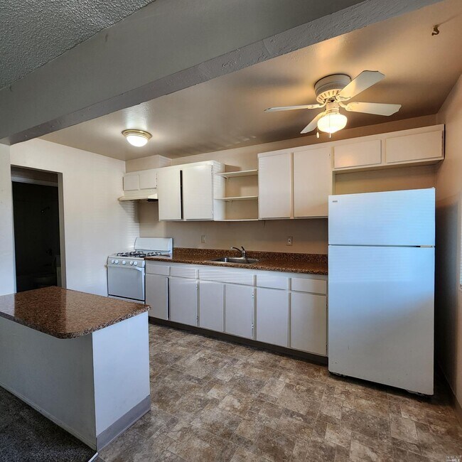 Building Photo - 1567 Alamo Dr