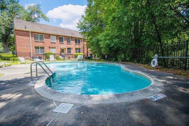 Building Photo - Bright & Modern Renovated 1-Bedroom Condo in Heathwood Court