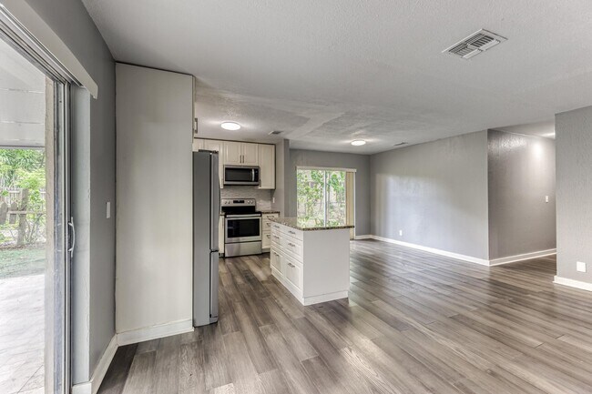 Building Photo - 7971 NW 35th Ct