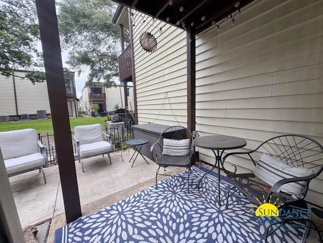 Building Photo - Waterfront 2 Bedroom Condo in Fountainhead!