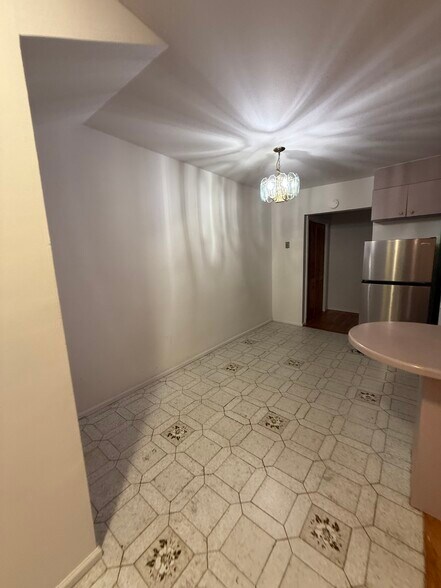 Building Photo - 529 80th St