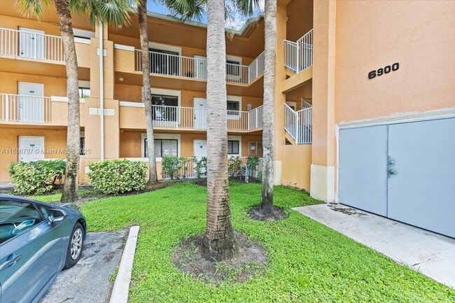 Building Photo - 6900 SW 39th St