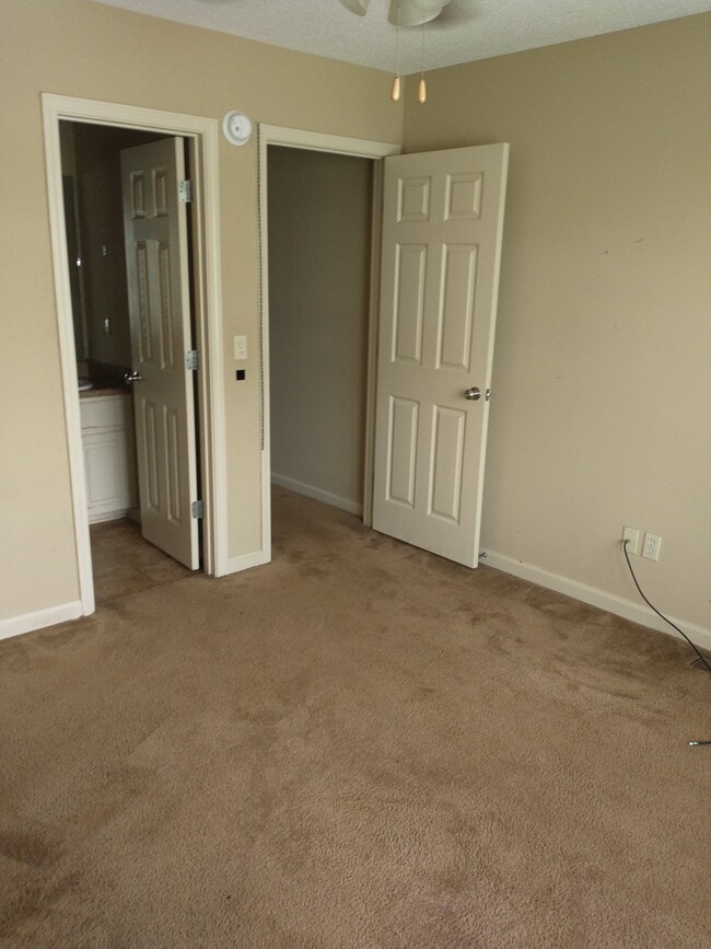 Building Photo - 106-4 EDGEFIELD