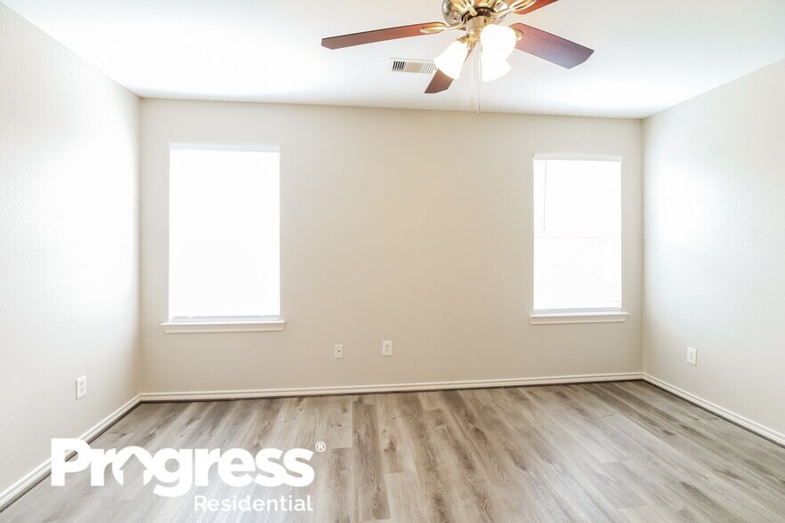 Building Photo - 322 Saddleback Springs Dr