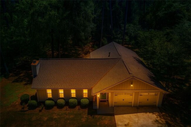 Building Photo - 3410 Holliglen Dr