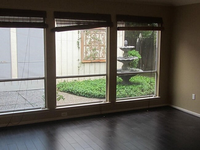 Building Photo - 1007 Apache Falls Dr