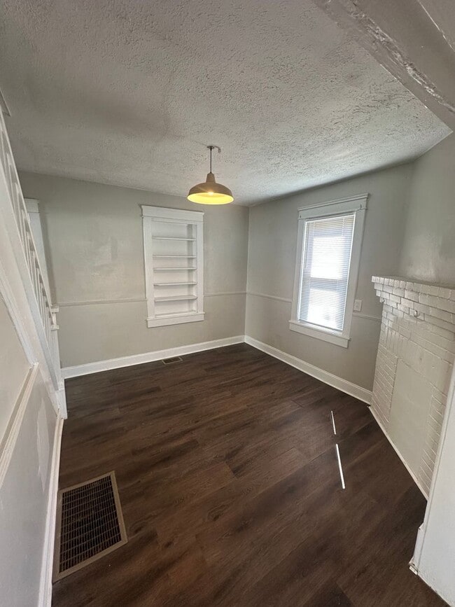 Building Photo - Spacious 3-Bedroom Home with Basement – Available NOW! – $1400/month