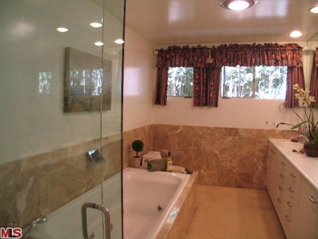 Main bath - 10350 Lorenzo Dr