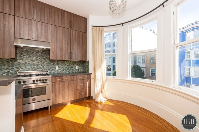 Building Photo - SOPHISTICATED 2-BD DREAM HOME WITH DIGITAL...