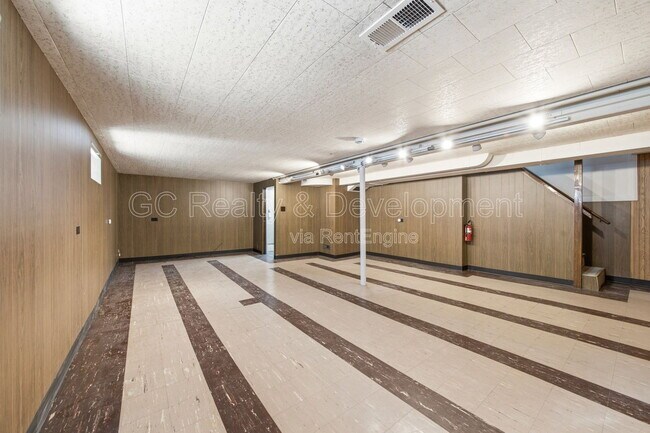 Building Photo - 5144 S Melvina Ave