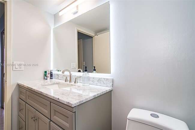 Building Photo - 2500 Parkview Dr