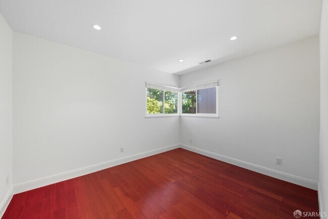 Building Photo - 2061 Ahneita Dr