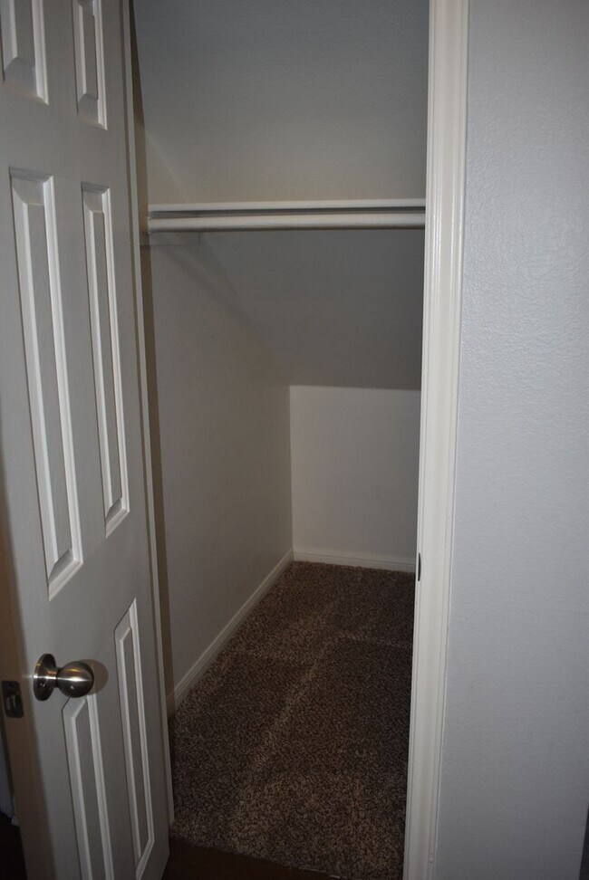 Building Photo - 509 Lakota Ln