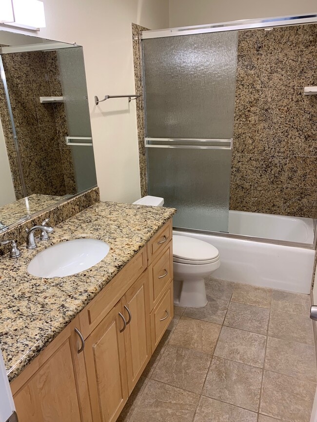 Building Photo - 16765 Barefoot Cir