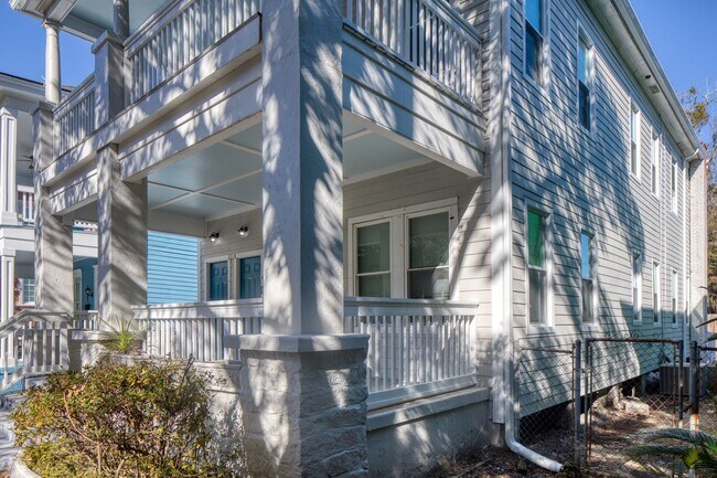 Building Photo - 2 Bed, 2 Bath Available Now!