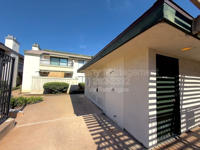 Building Photo - 450 W Vermont Ave