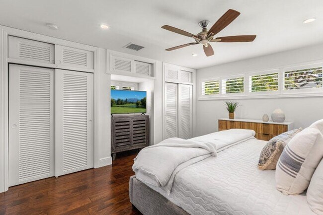 Building Photo - 6130 Ridge Ln