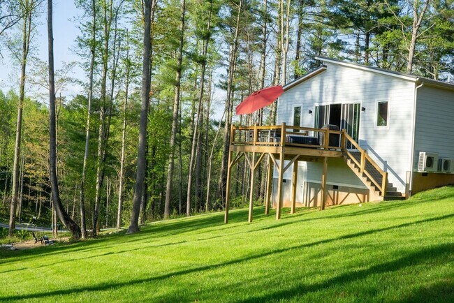 Building Photo - Modern Charm in the Country - Available Un...