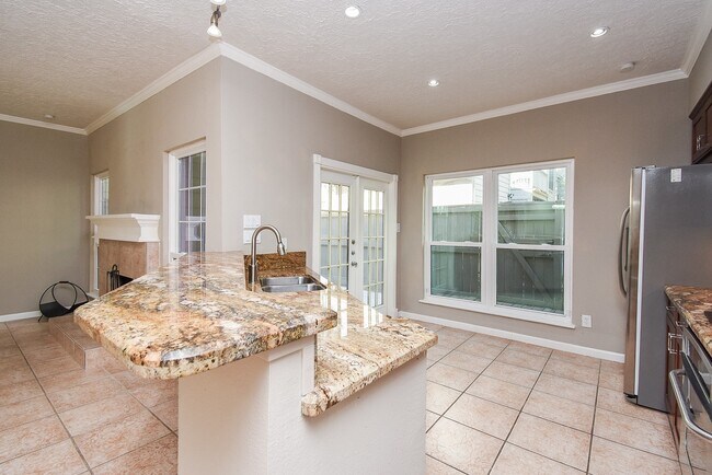 Building Photo - 9400 Doliver Dr