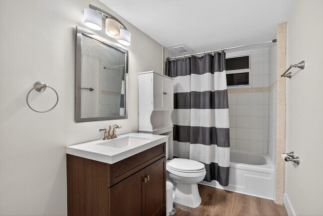 Building Photo - 107 Royal Pk Dr